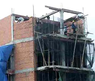 Chủ đầu tư sẽ phải nộp phí này trước khi nhận giấy phép xây dựng hoặc quyết định giao - cho thuê đất. 